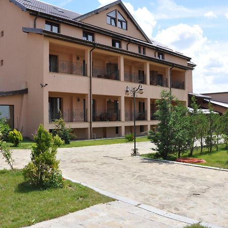 Club Insieme Grand Resort Potlogi المظهر الخارجي الصورة