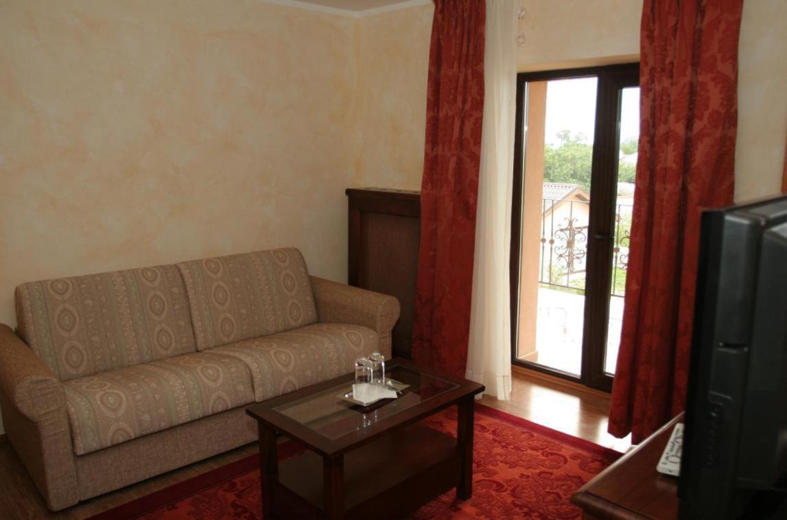 Club Insieme Grand Resort Potlogi الغرفة الصورة