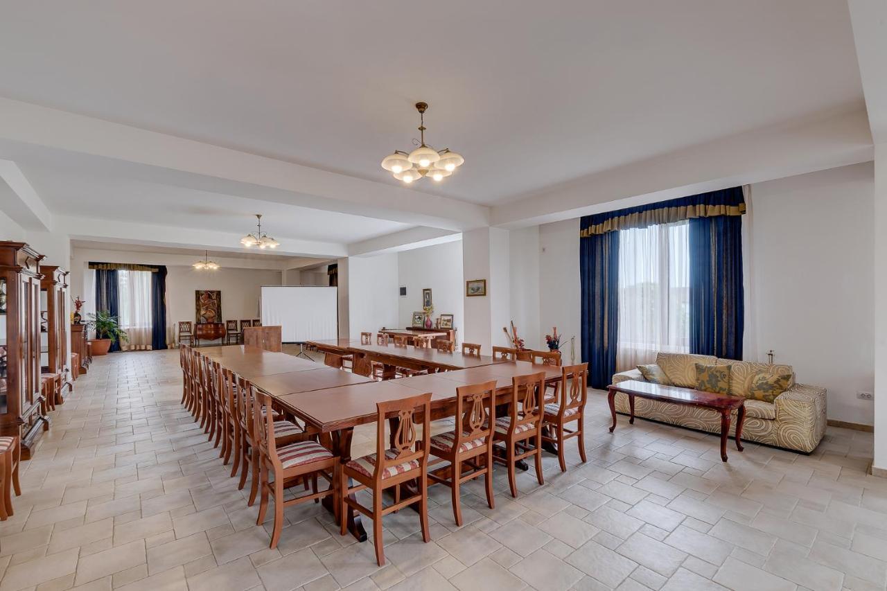 Club Insieme Grand Resort Potlogi المظهر الخارجي الصورة
