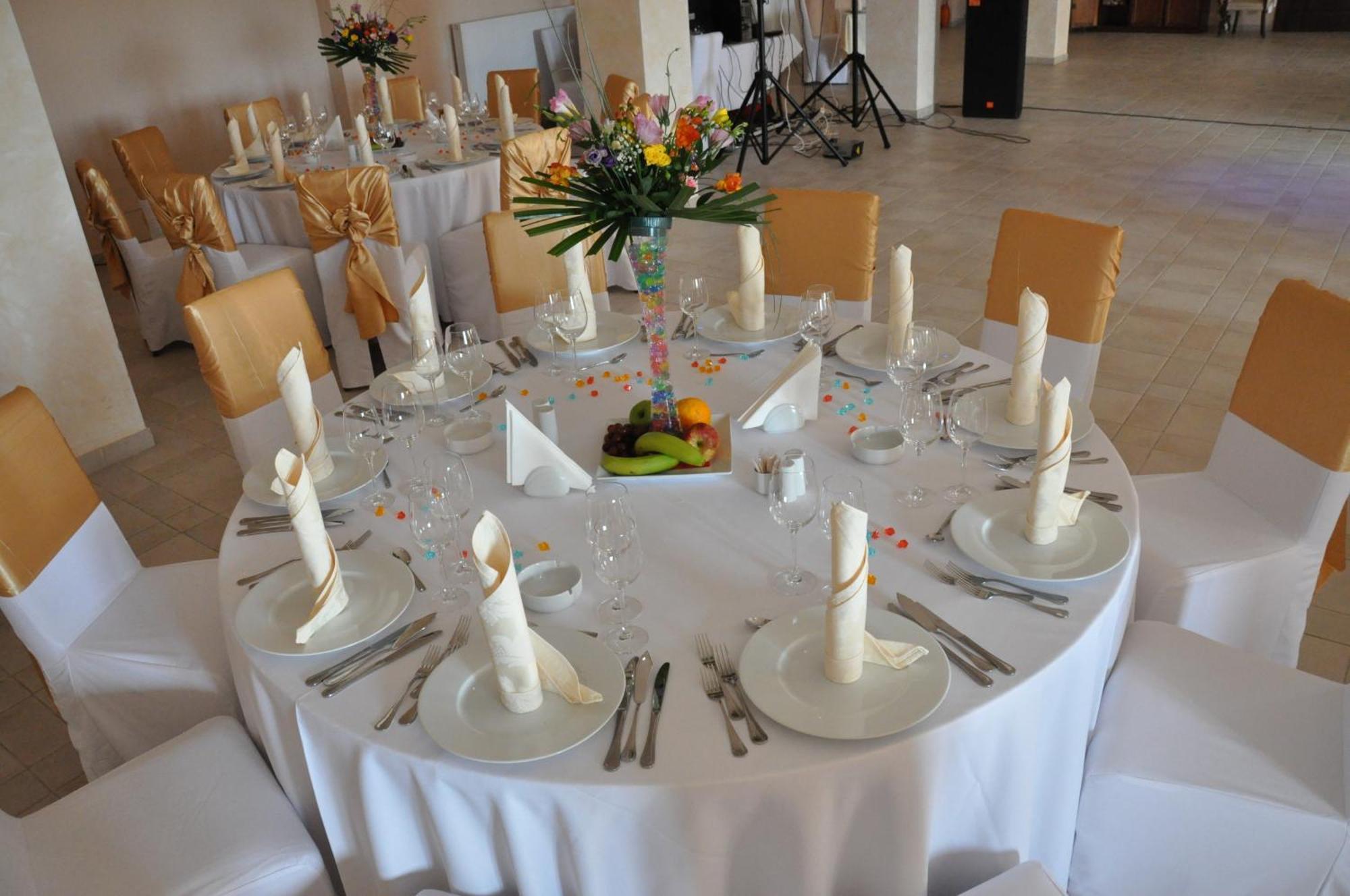 Club Insieme Grand Resort Potlogi المظهر الخارجي الصورة