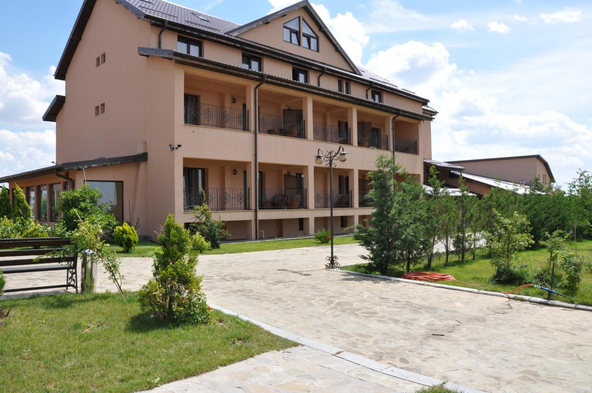 Club Insieme Grand Resort Potlogi المظهر الخارجي الصورة
