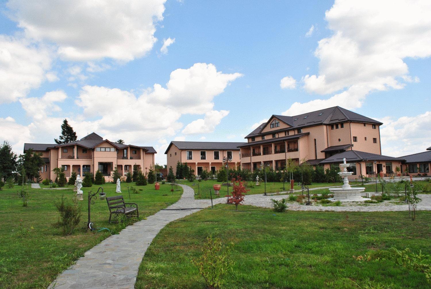 Club Insieme Grand Resort Potlogi المظهر الخارجي الصورة